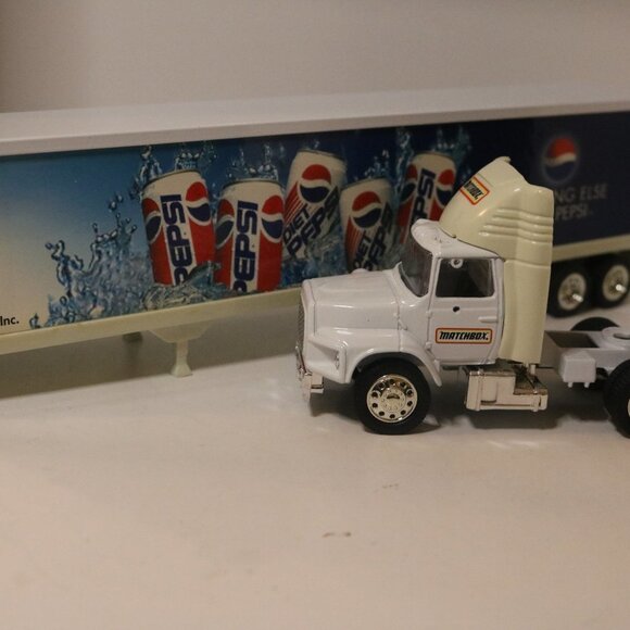 Matchbox Gold Collection King Size Rigs Pepsi truck with box - Picture 2 of 12